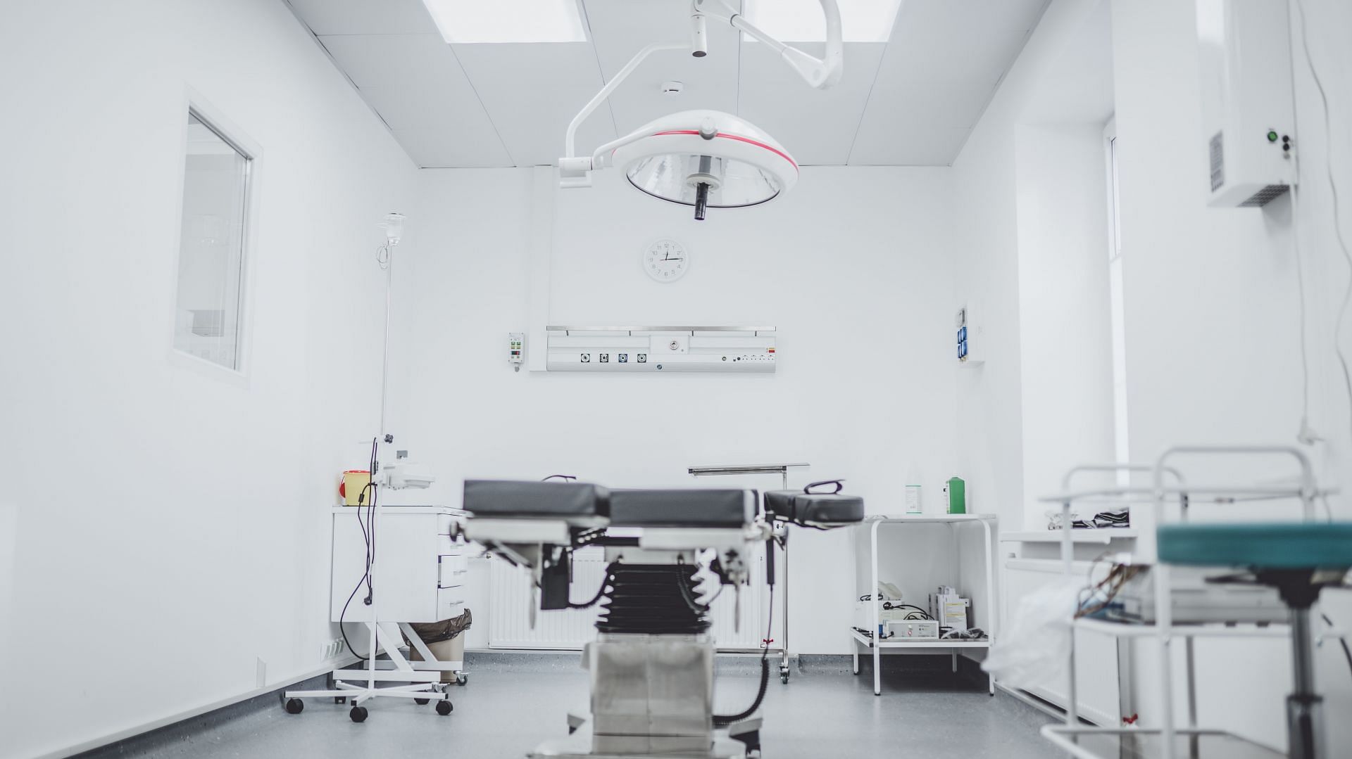Doctor (Image via Unsplash/Arseny)